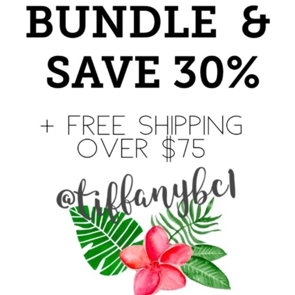 Sandalwood Frosted Jar Candle with Wood Lid - Picture 4 of 5